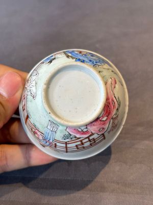 A Chinese famille rose cup and saucer with music making ladies, Yongzheng/Qianlong — photo 7