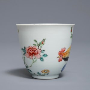 A Chinese famille rose cup and saucer with roosters, Yongzheng — photo 5