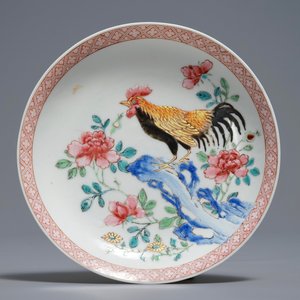 A Chinese famille rose cup and saucer with roosters, Yongzheng — 照片 2