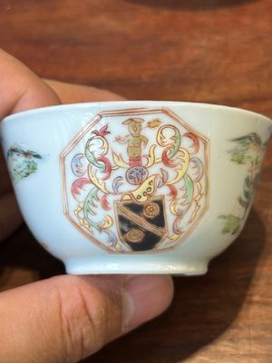 A Chinese famille rose cup and saucer with the arms of Beekman of Zeeland for the Dutch market, Yongzheng — photo 2