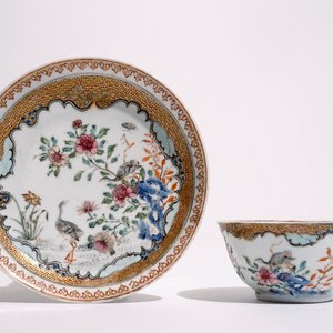 A Chinese famille rose cup and saucer with two egrets, Yongzheng — photo 1