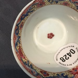 A Chinese famille rose cup and saucer with winged putti, Yongzheng/Qianlong, 18th C. — photo 12