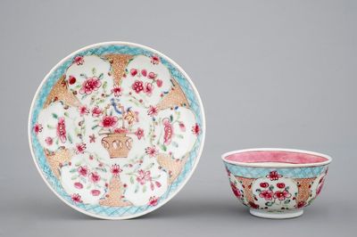 Une tasse et soucoupe en porcelaine de Chine famille rose, époque Yongzheng, 1722-1735
