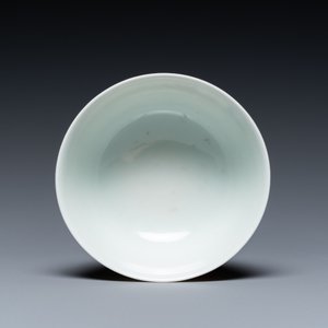 A Chinese famille rose cup with floral design, Yongzheng mark, 20th C. — 照片 6