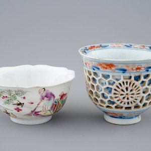 A Chinese famille rose cup, Yongzheng and an Imari-style double walled cup, Kangxi — 照片 1