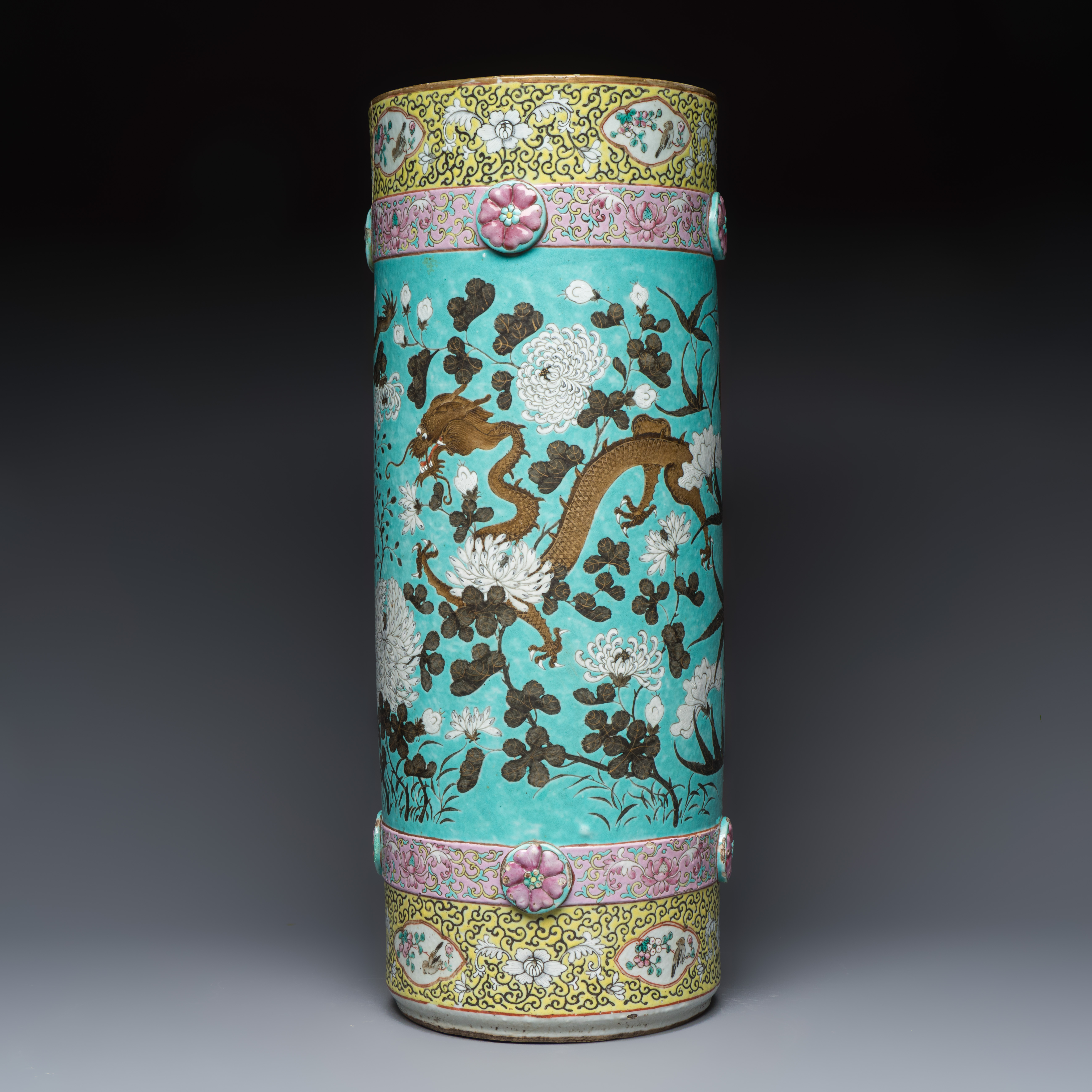 A Chinese famille rose cylindrical turquoise-ground Dayazhai-style 'Dragons' vase, 19th C.