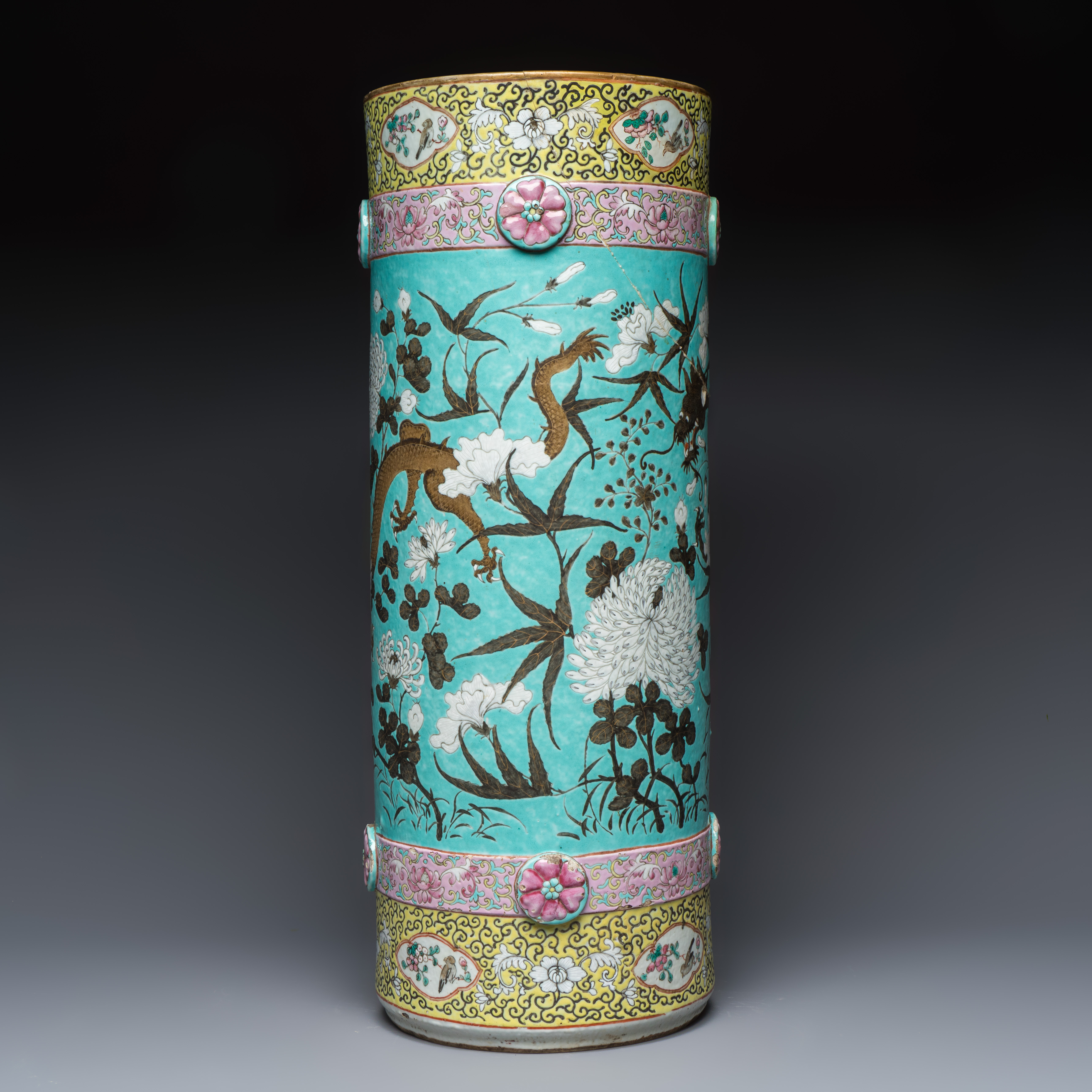 A Chinese famille rose cylindrical turquoise-ground Dayazhai-style 'Dragons' vase — photo 2