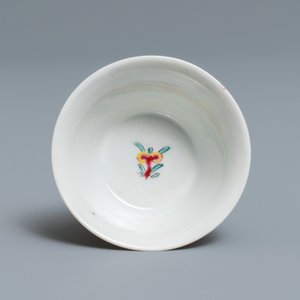 A Chinese famille rose 'deer' cup and saucer, Yongzheng — 照片 8