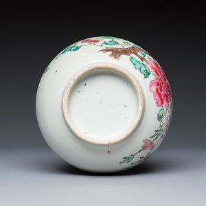 A Chinese famille rose 'Deer Scroll and Flowers' vase — 照片 7