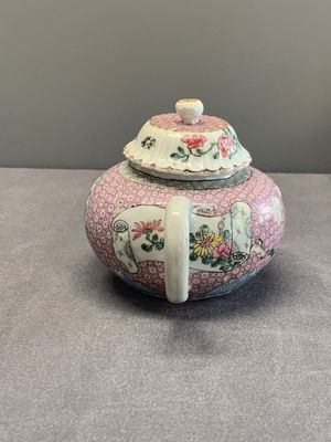 A Chinese famille rose dish, a teapot, a milk jug and a cup, Yongzheng/Qianlong — photo 12