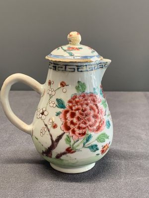 A Chinese famille rose dish, a teapot, a milk jug and a cup, Yongzheng/Qianlong — photo 4