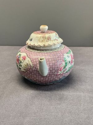 A Chinese famille rose dish, a teapot, a milk jug and a cup, Yongzheng/Qianlong — photo 10