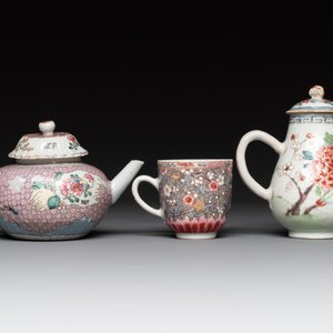 A Chinese famille rose dish, a teapot, a milk jug and a cup, Yongzheng/Qianlong — photo 6