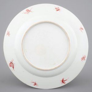 A Chinese famille rose dish after Cornelis Pronk: "Dames au parasol", ca. 1736-1738 — 照片 2