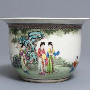A Chinese famille rose dish and a jardinière on stand, Republic, 20th C. — 照片 4