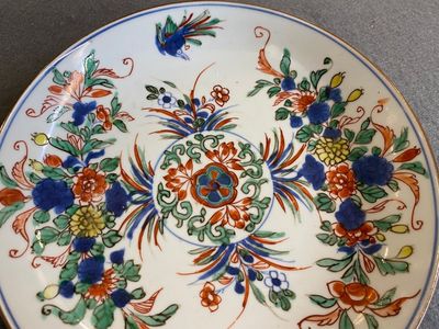 A Chinese famille rose dish and a pair of famille verte plates, Kangxi/Qianlong — 照片 3