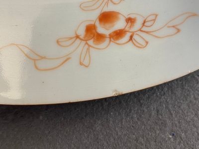 A Chinese famille rose dish and two lotus-shaped plates, Qianlong — 照片 4