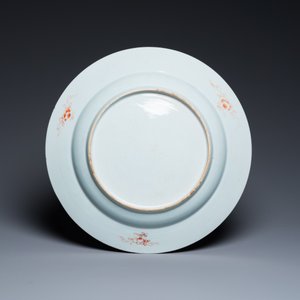 A Chinese famille rose dish and two lotus-shaped plates, Qianlong — 照片 3