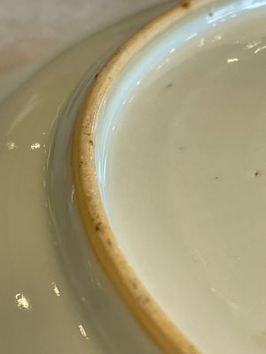 A Chinese famille rose dish, two plates and a Dutch-decorated plate, Qianlong — 照片 21