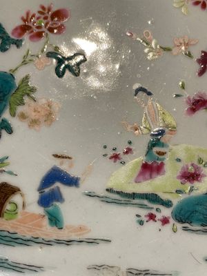 A Chinese famille rose dish, two plates and a Dutch-decorated plate, Qianlong — 照片 6