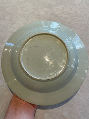 A Chinese famille rose dish, two plates and a Dutch-decorated plate, Qianlong — 照片 7