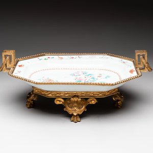 A Chinese famille rose dish with a crane among flowering branches with bronze mount, Qianlong — foto 2