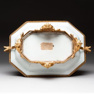 A Chinese famille rose dish with a crane among flowering branches with bronze mount, Qianlong — foto 7