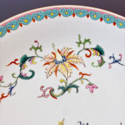 A Chinese famille rose dish with a floral design — foto 2