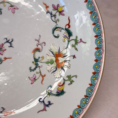 A Chinese famille rose dish with a floral design — foto 3