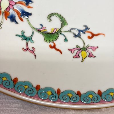A Chinese famille rose dish with a floral design — foto 7