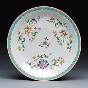A Chinese famille rose dish with a floral design — foto 1