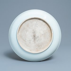 A Chinese famille rose dish with a lady in a landscape, Yongzheng — 照片 2