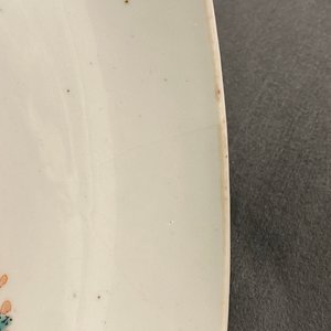 A Chinese famille rose dish with a lady in a landscape, Yongzheng — 照片 5