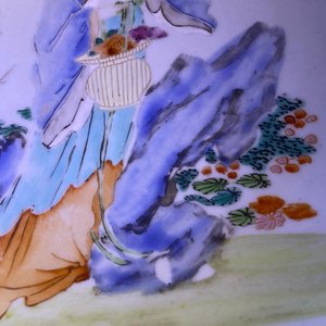 A Chinese famille rose dish with a lady in a landscape, Yongzheng — 照片 10