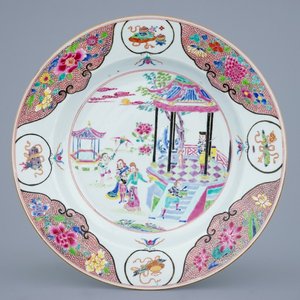 A Chinese famille rose dish with an unusual design of Europeans, Qianlong, 18th C. — 照片 1