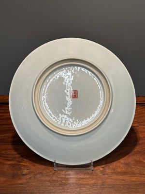 A Chinese famille rose dish with figural design and a 'rice production' vase, Qianlong mark, 20th C. — 照片 7