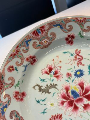 A Chinese famille rose dish with floral design, Qianlong — foto 11