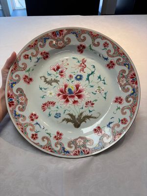A Chinese famille rose dish with floral design, Qianlong — foto 2
