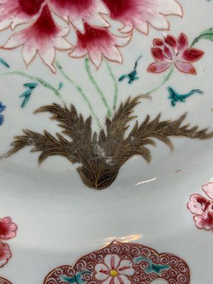 A Chinese famille rose dish with floral design, Qianlong — foto 4