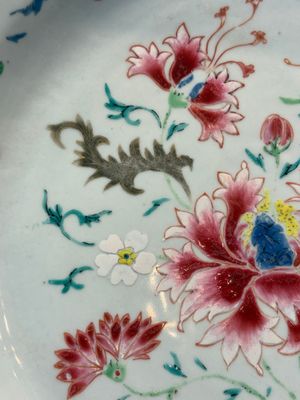 A Chinese famille rose dish with floral design, Qianlong — foto 5