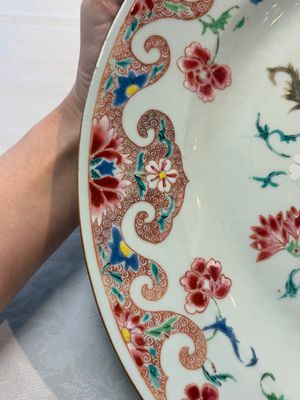 A Chinese famille rose dish with floral design, Qianlong — foto 6