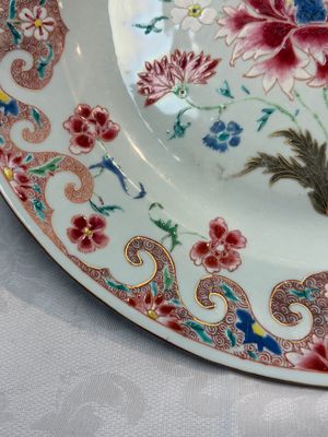 A Chinese famille rose dish with floral design, Qianlong — foto 7