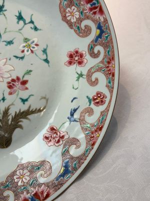 A Chinese famille rose dish with floral design, Qianlong — foto 9