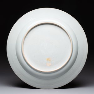 A Chinese famille rose dish with floral design, Qianlong — foto 2