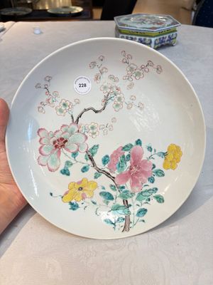 A Chinese famille rose dish with floral design, Yongzheng — photo 1
