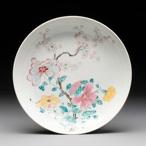 A Chinese famille rose dish with floral design, Yongzheng — photo 1