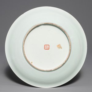 A Chinese famille rose dish with landscape medallions, Qianlong mark, Republic, 20th C. — 照片 2