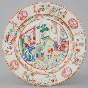 A Chinese famille rose dish with mandarin design, Qianlong, 18th C. — photo 1