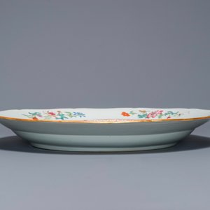 A Chinese famille rose dish with pagoda in a landscape, Qianlong — 照片 3