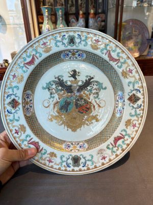 A Chinese famille rose dish with the arms of Bistrate and Prolli for the Belgian market, Qianlong — photo 1